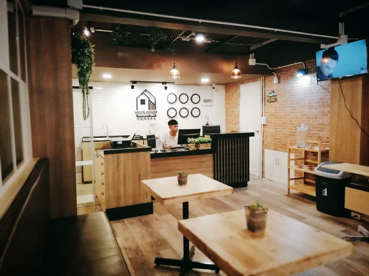 White House Hostel Бангкок Экстерьер фото