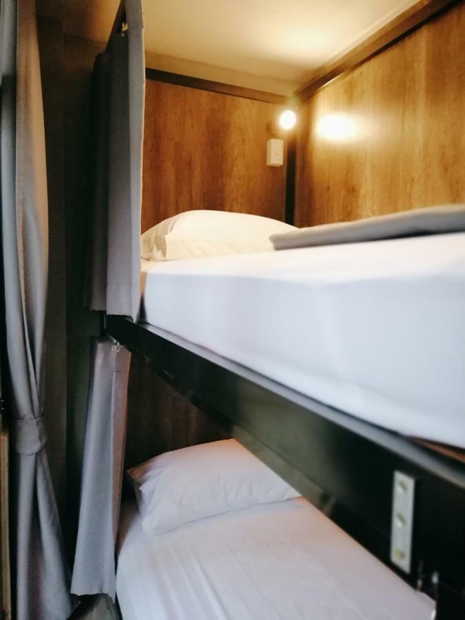 White House Hostel Бангкок Экстерьер фото