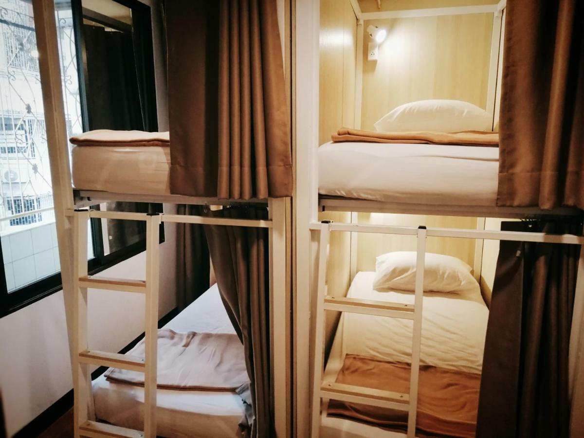 White House Hostel Бангкок Экстерьер фото