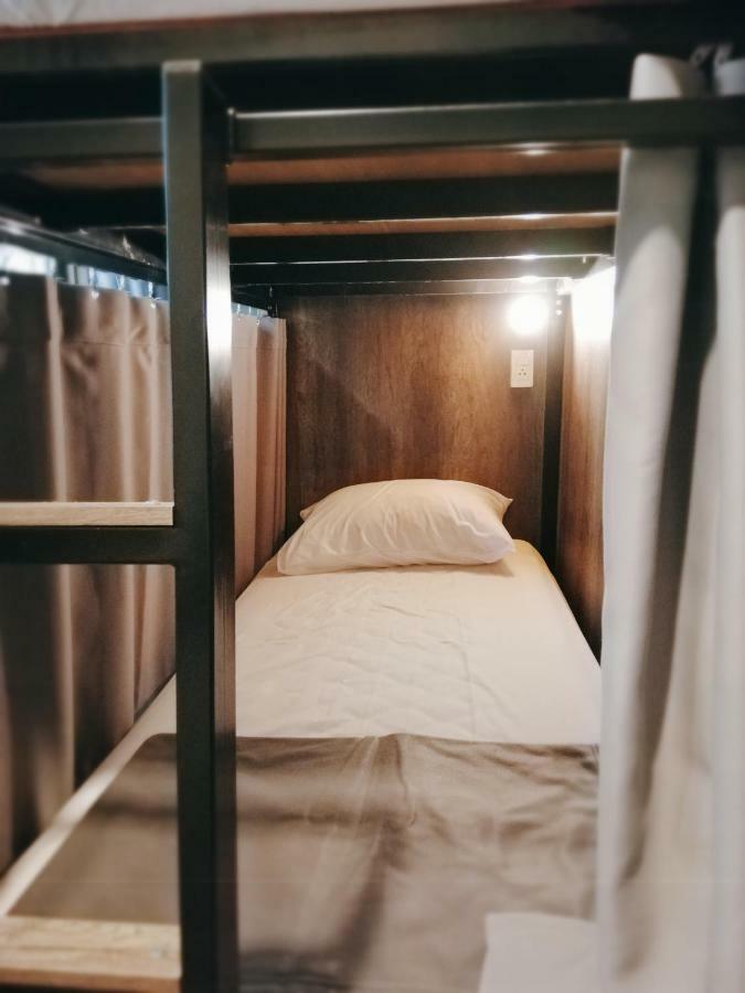 White House Hostel Бангкок Экстерьер фото