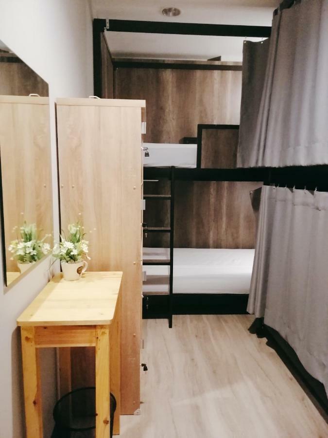 White House Hostel Бангкок Экстерьер фото