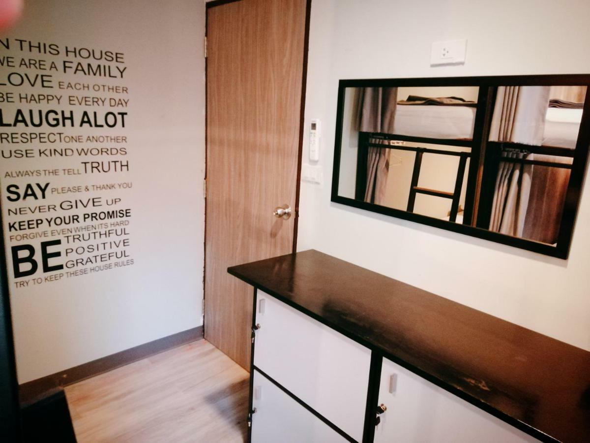 White House Hostel Бангкок Экстерьер фото