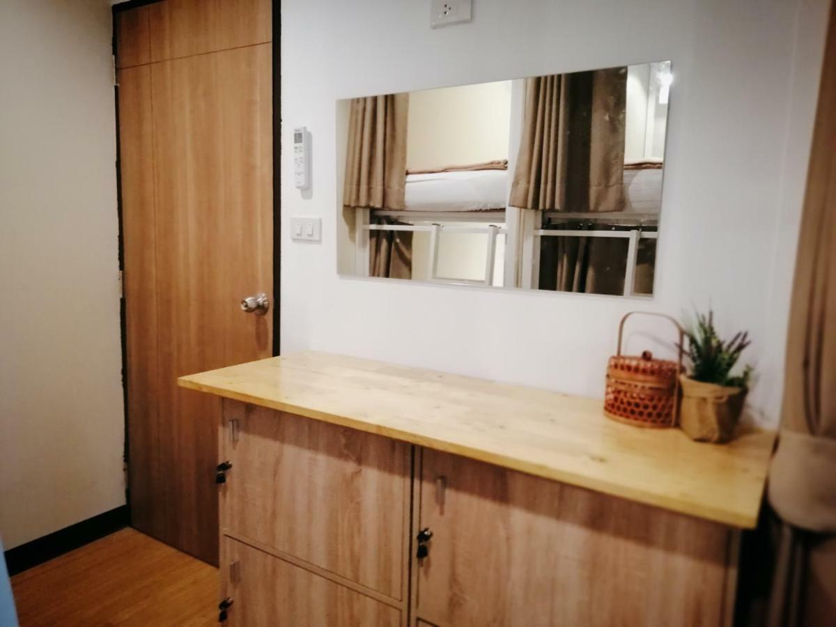White House Hostel Бангкок Экстерьер фото